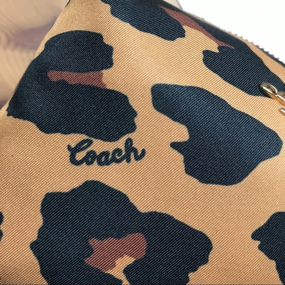 ❤️ Coach Small Boxy Cosmetic Case With Leopard Print 🐯 - Picture 10 of 11